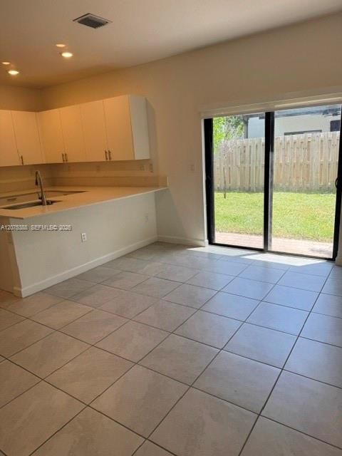 For Rent: $2,600 (3 beds, 2 baths, 1612 Square Feet)