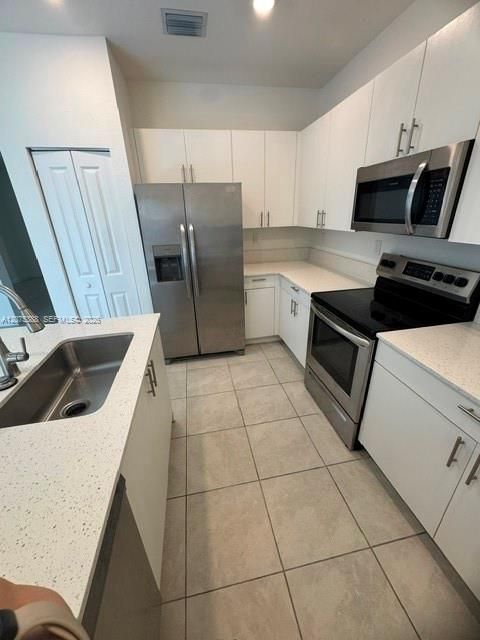 For Rent: $2,600 (3 beds, 2 baths, 1612 Square Feet)