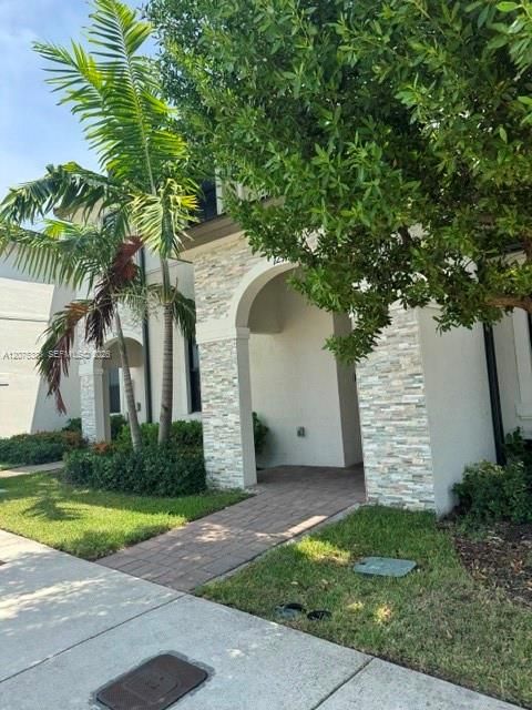 For Rent: $2,600 (3 beds, 2 baths, 1612 Square Feet)