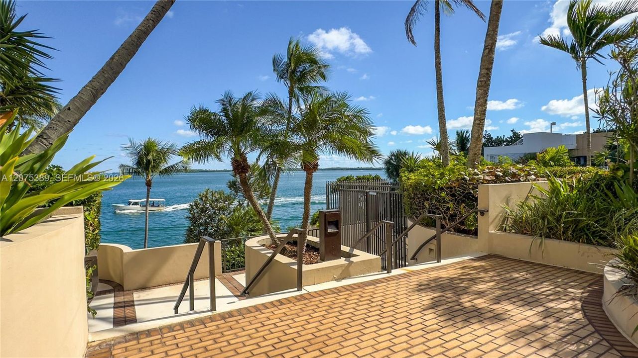 For Rent: $4,300 (2 beds, 2 baths, 1137 Square Feet)