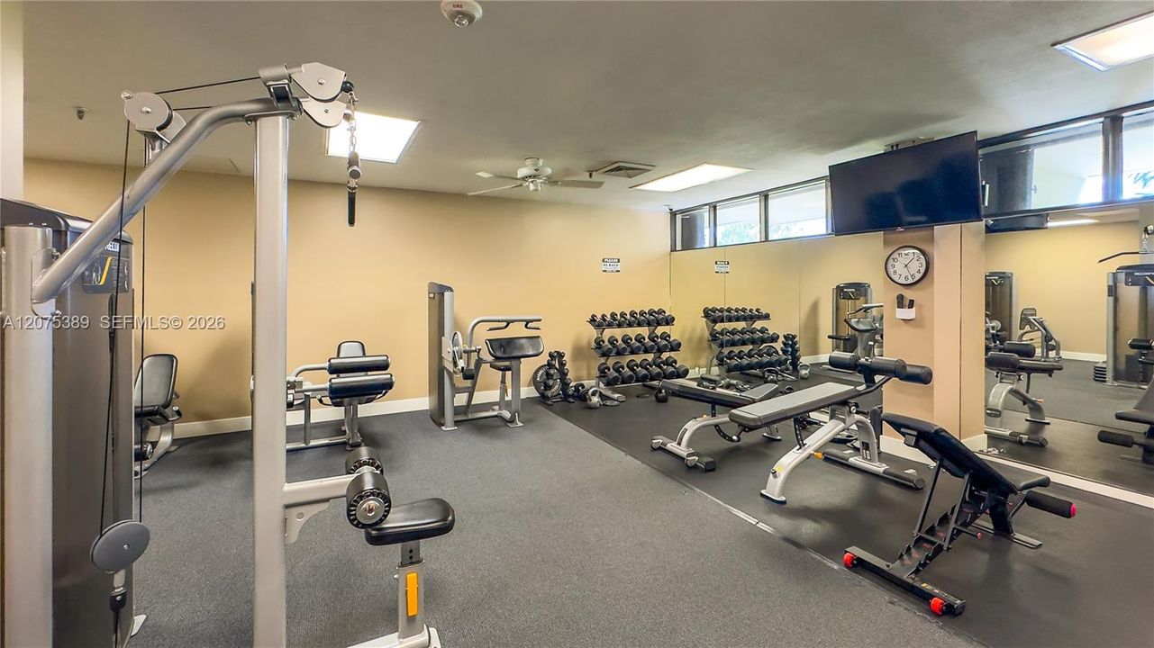 For Rent: $4,300 (2 beds, 2 baths, 1137 Square Feet)