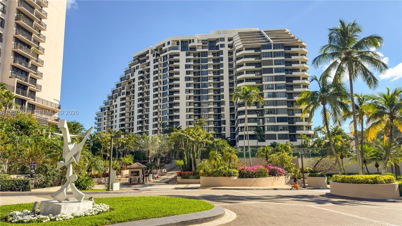 For Rent: $4,300 (2 beds, 2 baths, 1137 Square Feet)