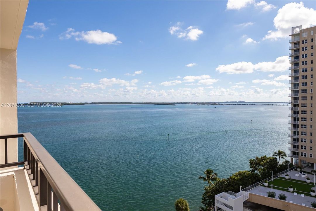 For Rent: $4,300 (2 beds, 2 baths, 1137 Square Feet)