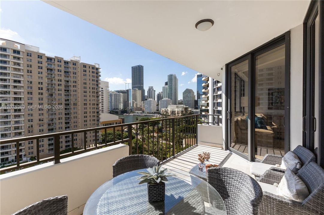 For Rent: $4,300 (2 beds, 2 baths, 1137 Square Feet)