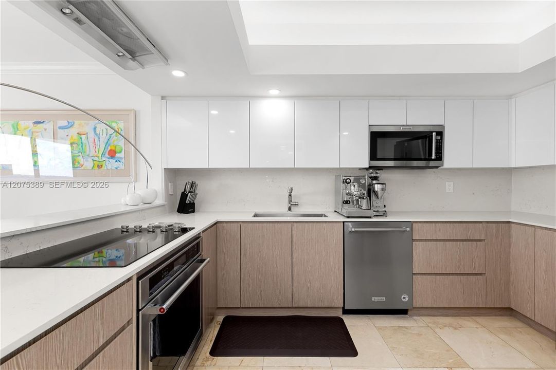For Rent: $4,300 (2 beds, 2 baths, 1137 Square Feet)