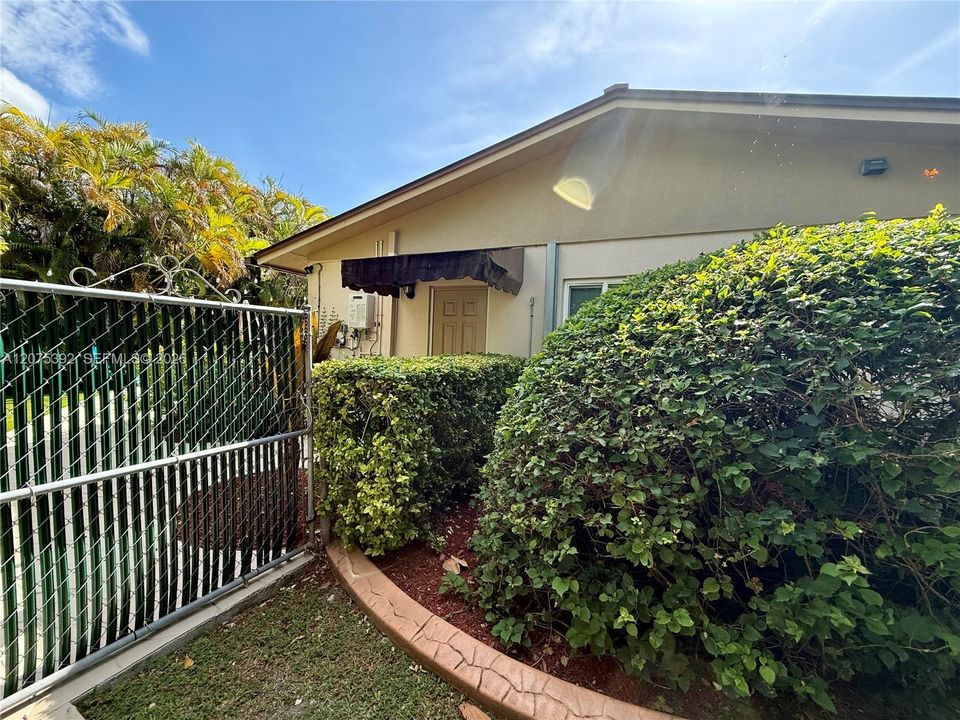For Rent: $1,100 (0 beds, 1 baths, 600 Square Feet)