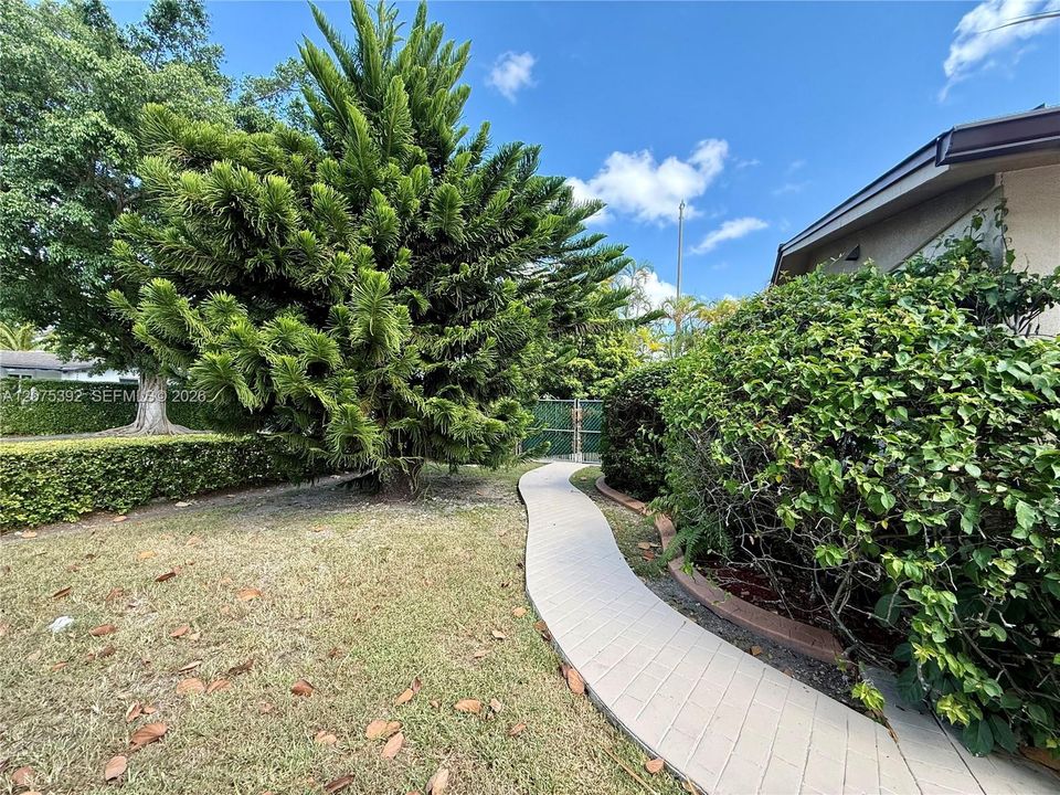 For Rent: $1,100 (0 beds, 1 baths, 600 Square Feet)