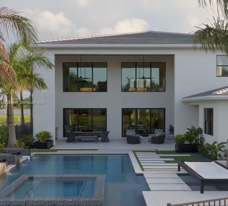 待售: $515,000 (1.95 acres)