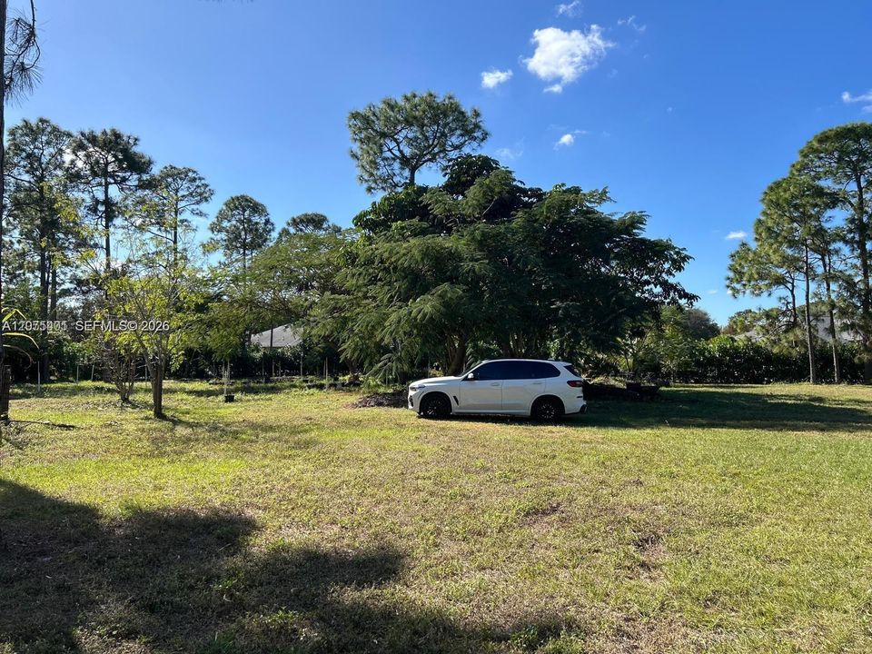 待售: $515,000 (1.95 acres)