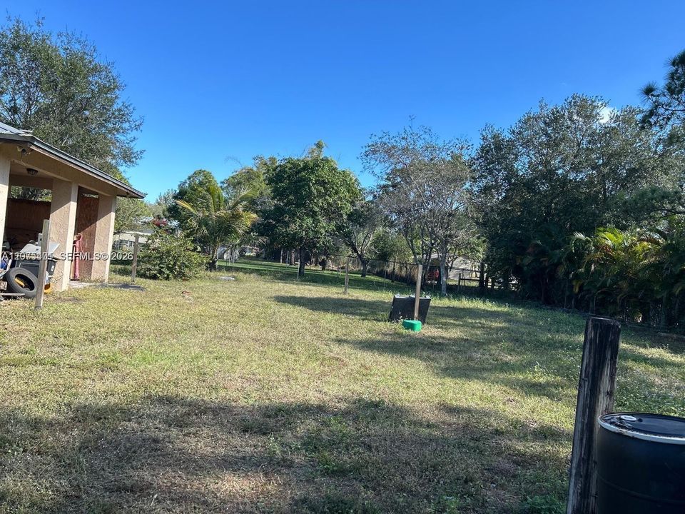 待售: $515,000 (1.95 acres)