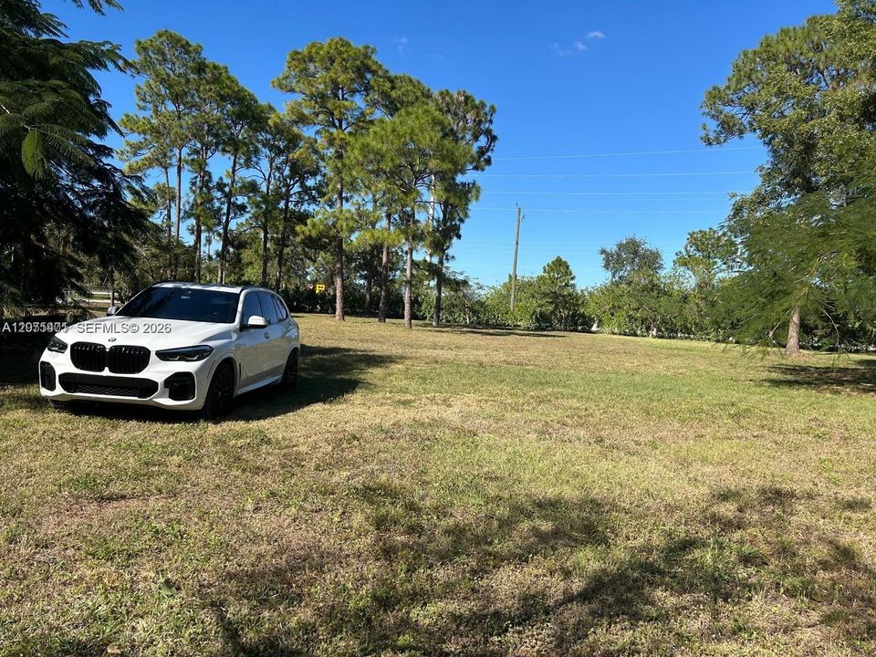 待售: $515,000 (1.95 acres)