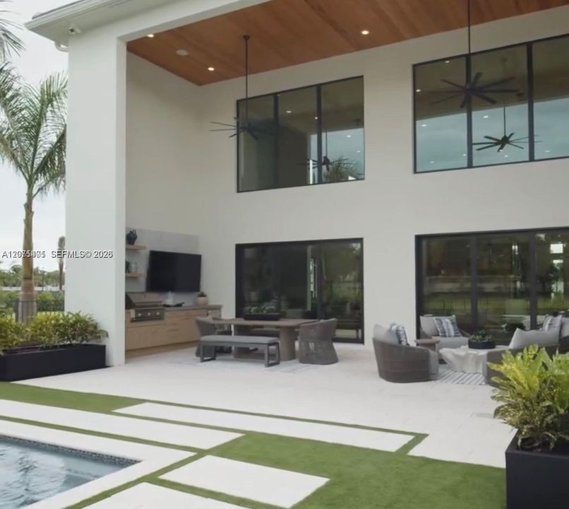 待售: $515,000 (1.95 acres)