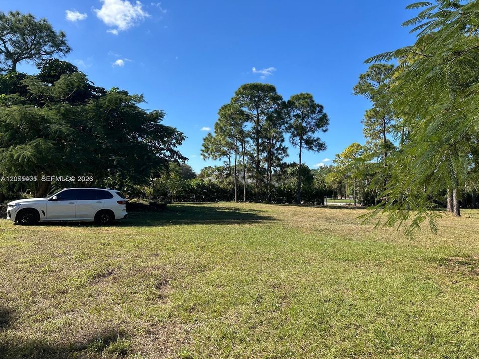 待售: $515,000 (1.95 acres)