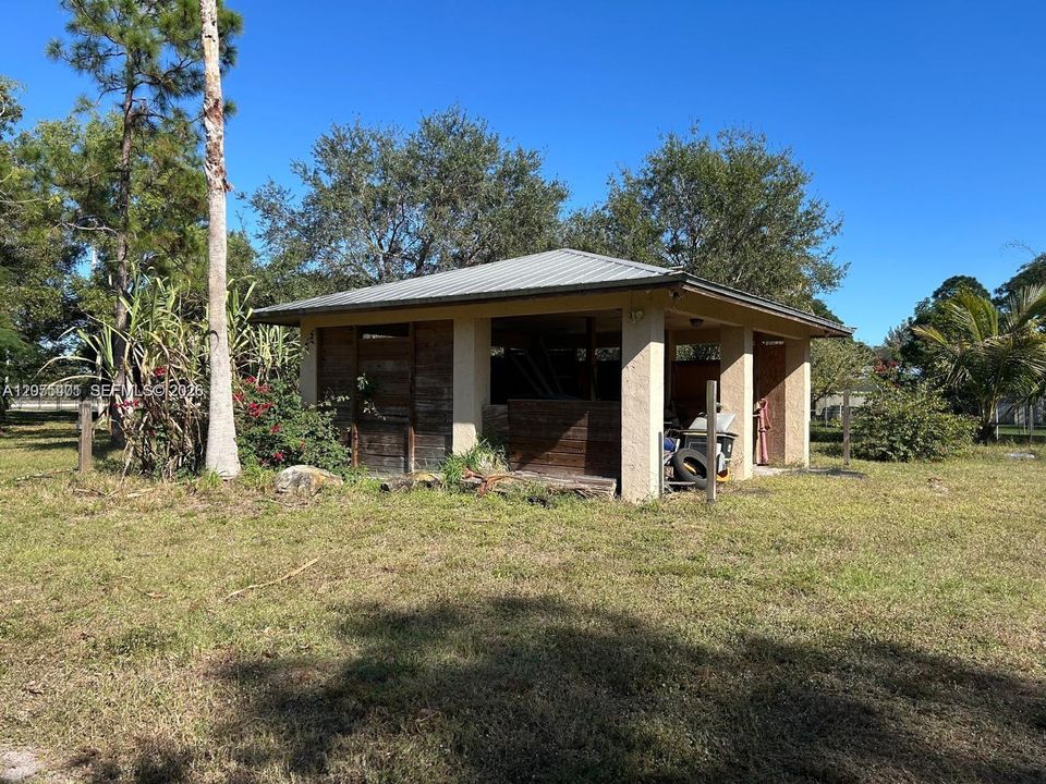 待售: $515,000 (1.95 acres)