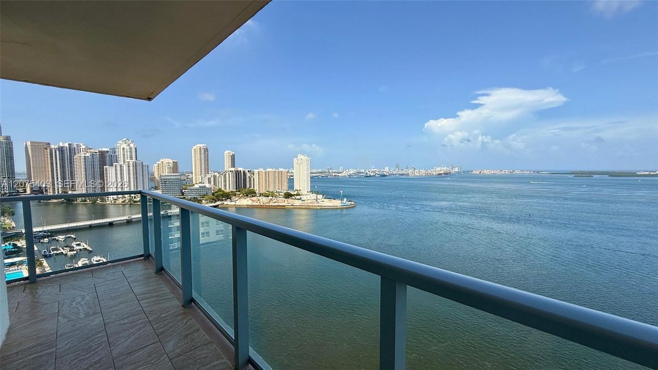 For Sale: $1,200,000 (2 beds, 2 baths, 1200 Square Feet)