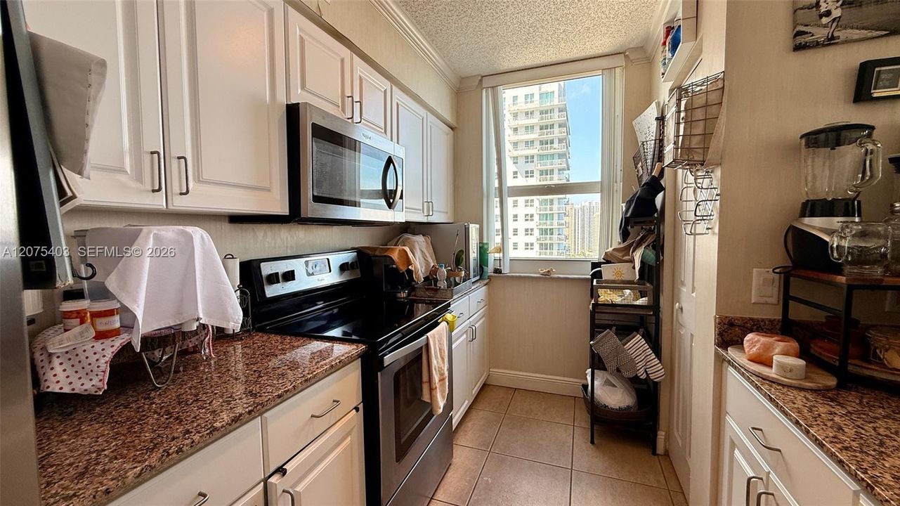 For Sale: $1,200,000 (2 beds, 2 baths, 1200 Square Feet)