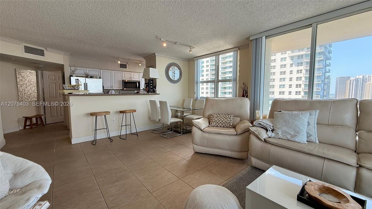 For Sale: $1,200,000 (2 beds, 2 baths, 1200 Square Feet)