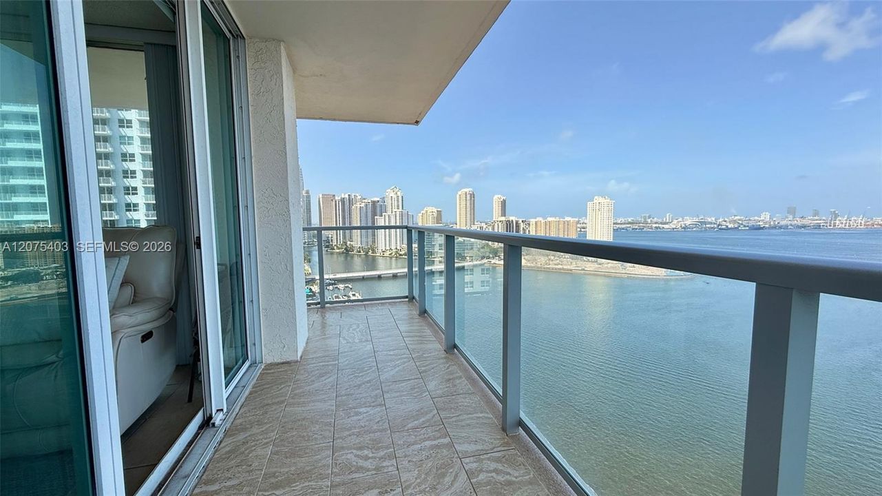 For Sale: $1,200,000 (2 beds, 2 baths, 1200 Square Feet)