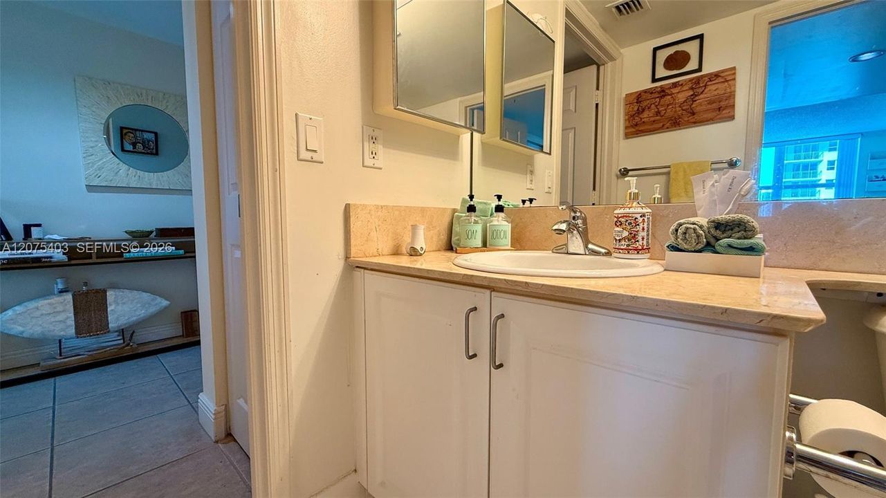 For Sale: $1,200,000 (2 beds, 2 baths, 1200 Square Feet)