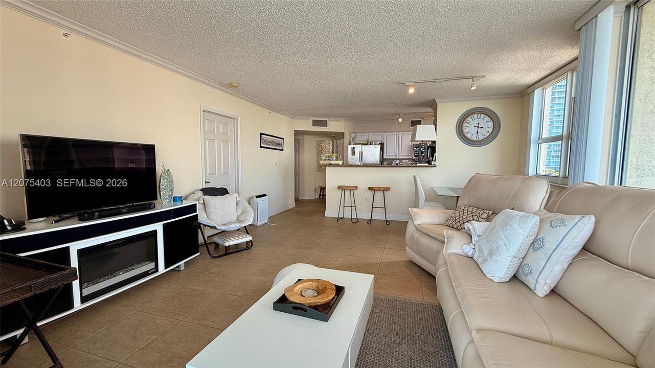 For Sale: $1,200,000 (2 beds, 2 baths, 1200 Square Feet)