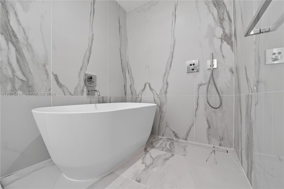 В аренду: $7,900 (2 спален, 2 ванн, 1303 Квадратных фут)
