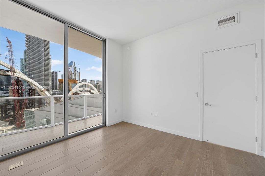 В аренду: $7,900 (2 спален, 2 ванн, 1303 Квадратных фут)