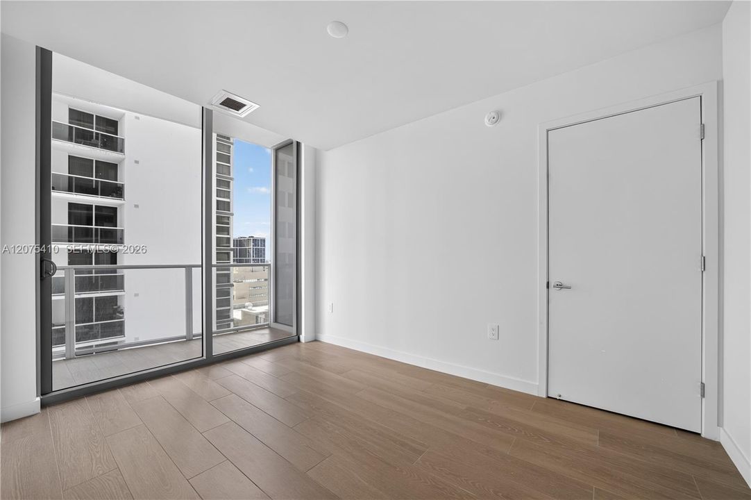В аренду: $7,900 (2 спален, 2 ванн, 1303 Квадратных фут)