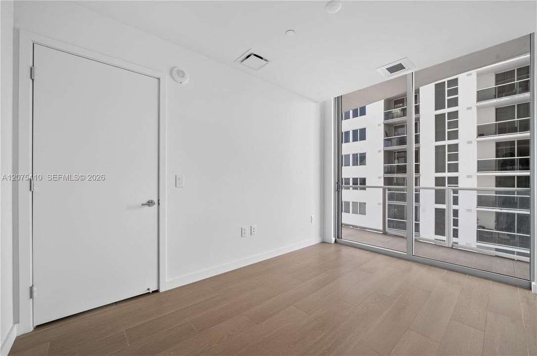 В аренду: $7,900 (2 спален, 2 ванн, 1303 Квадратных фут)