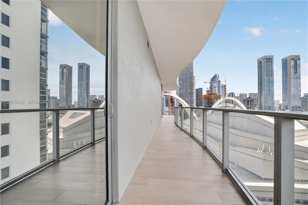 В аренду: $7,900 (2 спален, 2 ванн, 1303 Квадратных фут)