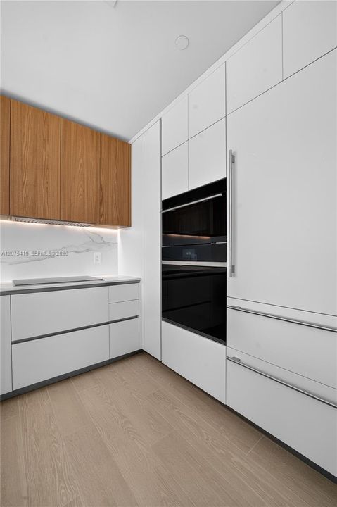 В аренду: $7,900 (2 спален, 2 ванн, 1303 Квадратных фут)