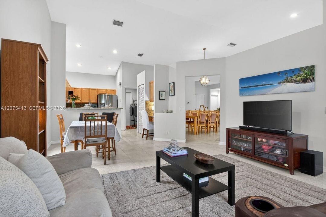 For Rent: $4,500 (3 beds, 2 baths, 1826 Square Feet)