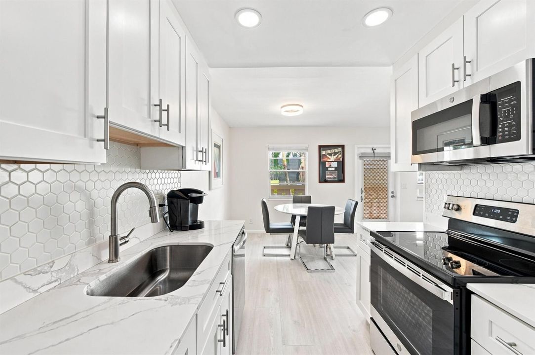 Kitchen & Dining