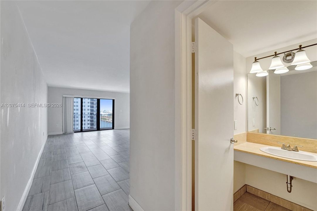 For Rent: $3,000 (1 beds, 1 baths, 1190 Square Feet)