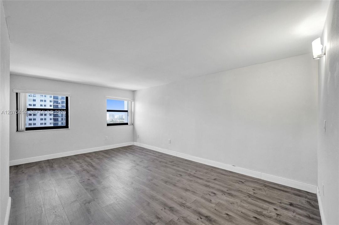 For Rent: $3,000 (1 beds, 1 baths, 1190 Square Feet)