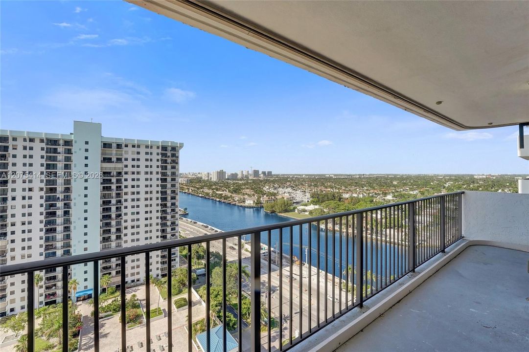 For Rent: $3,000 (1 beds, 1 baths, 1190 Square Feet)