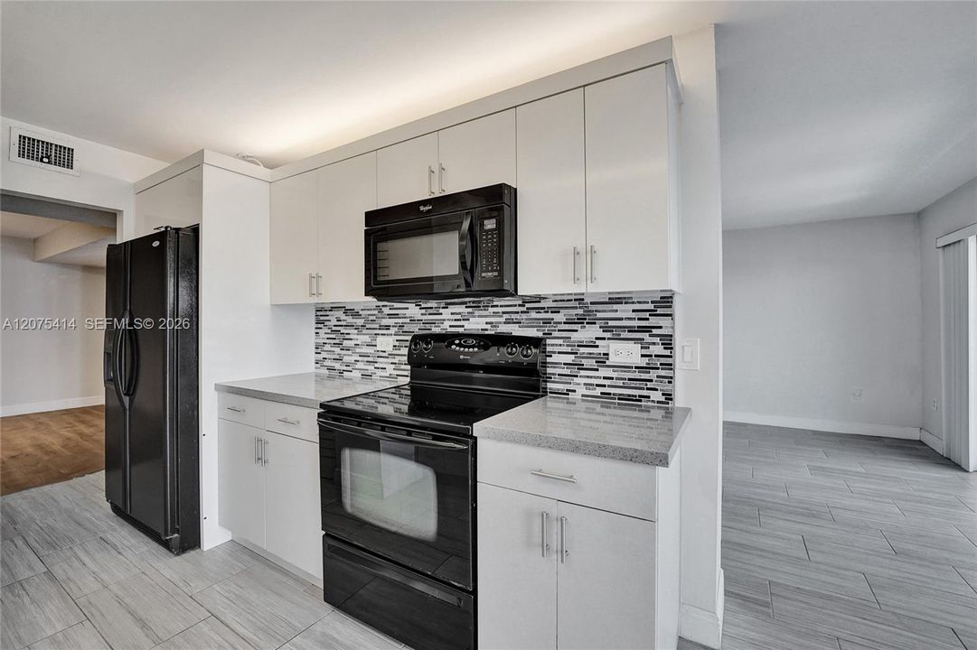For Rent: $3,000 (1 beds, 1 baths, 1190 Square Feet)