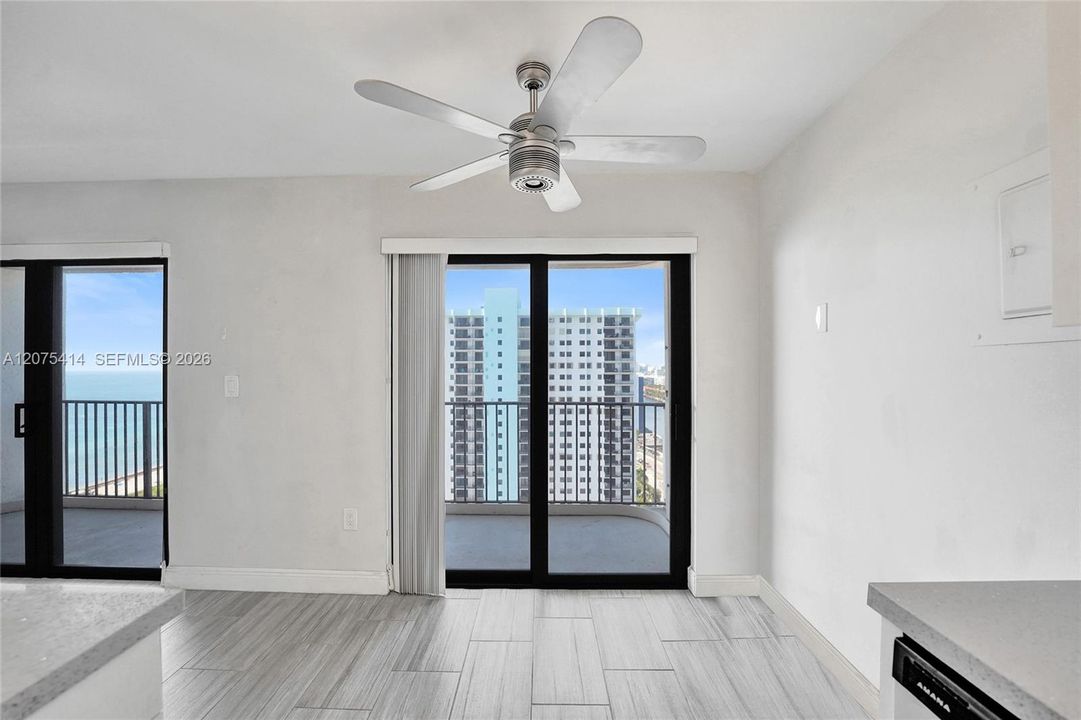 For Rent: $3,000 (1 beds, 1 baths, 1190 Square Feet)