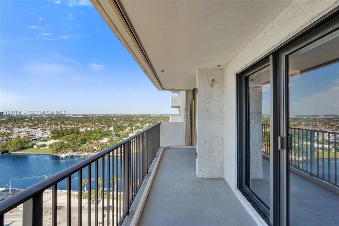 For Rent: $3,000 (1 beds, 1 baths, 1190 Square Feet)