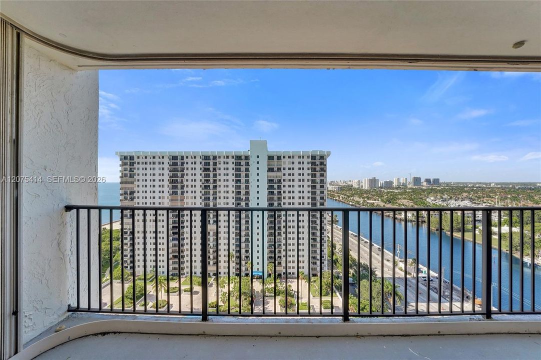 For Rent: $3,000 (1 beds, 1 baths, 1190 Square Feet)