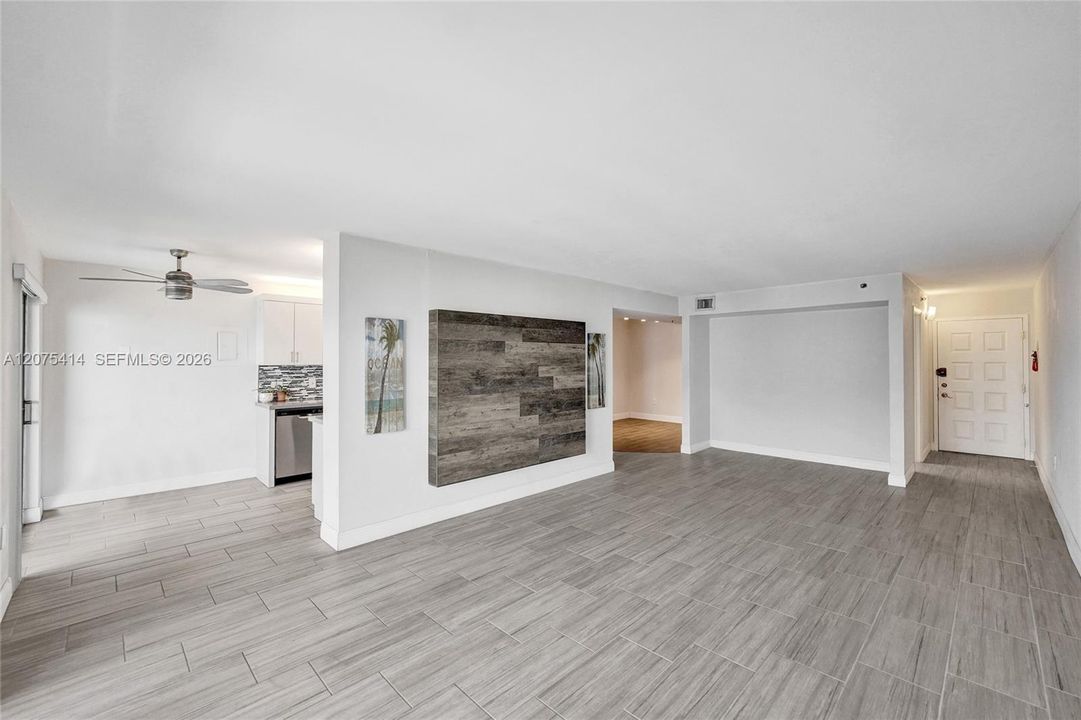 For Rent: $3,000 (1 beds, 1 baths, 1190 Square Feet)