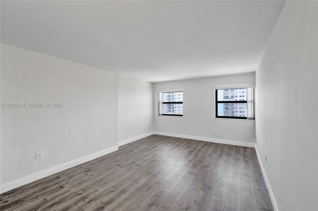 For Rent: $3,000 (1 beds, 1 baths, 1190 Square Feet)