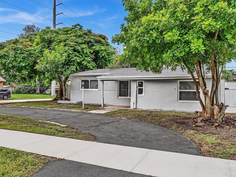 For Sale: $565,000 (4 beds, 2 baths, 1448 Square Feet)