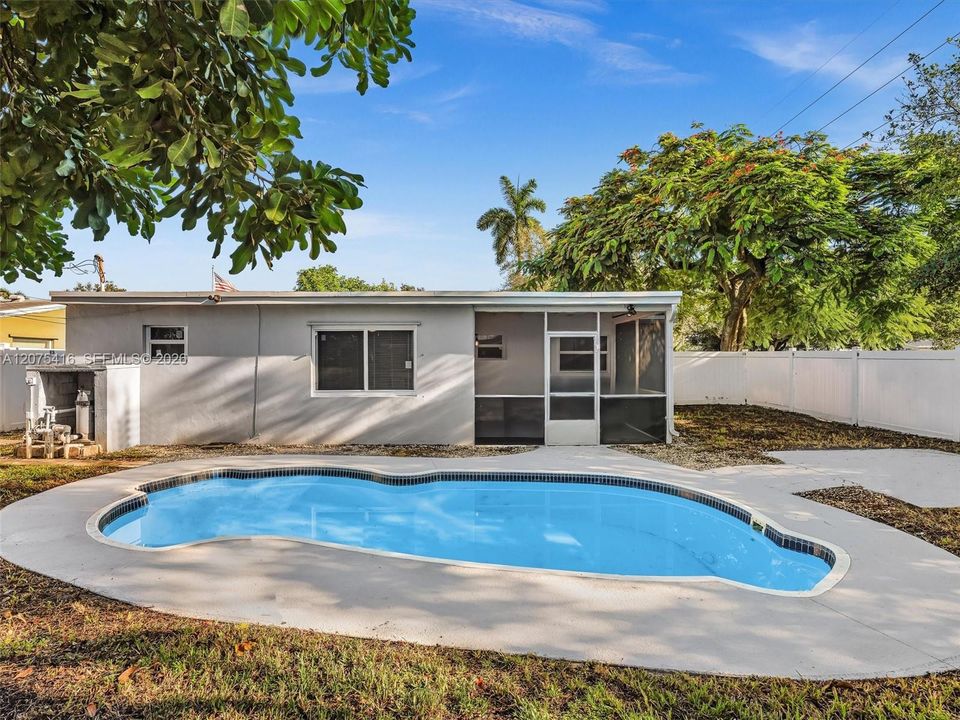 For Sale: $565,000 (4 beds, 2 baths, 1448 Square Feet)