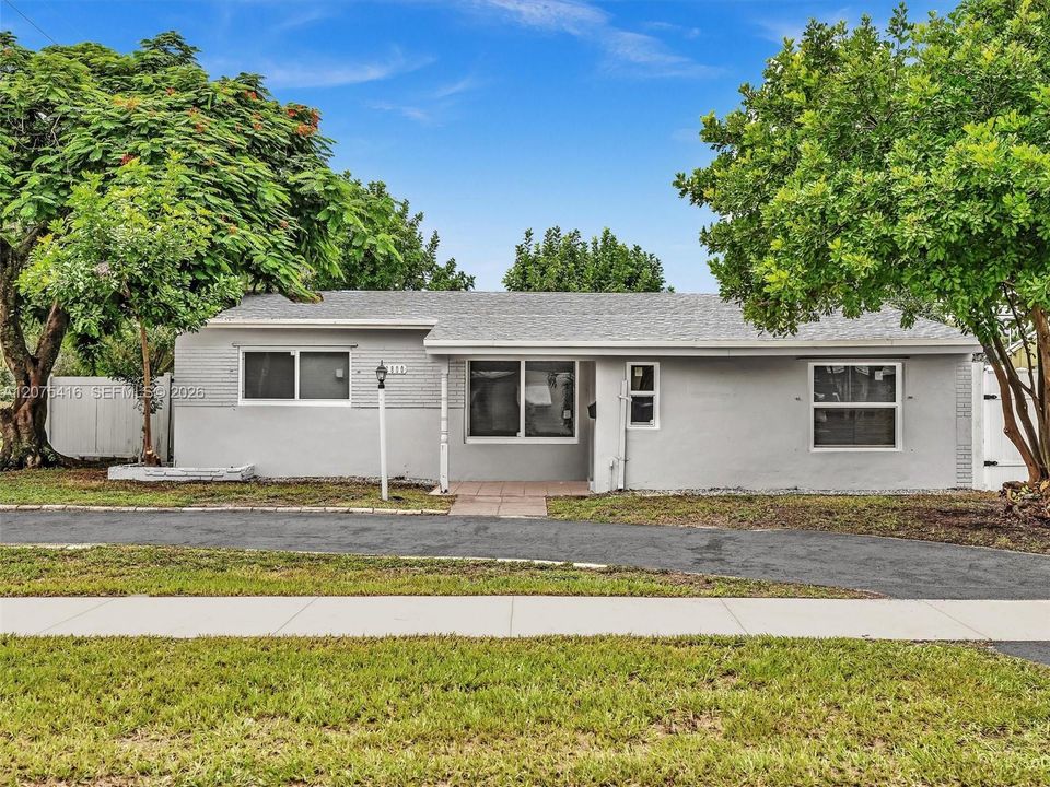 For Sale: $565,000 (4 beds, 2 baths, 1448 Square Feet)