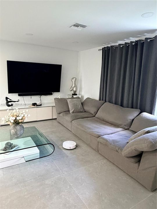 For Sale: $930,000 (4 beds, 3 baths, 2634 Square Feet)