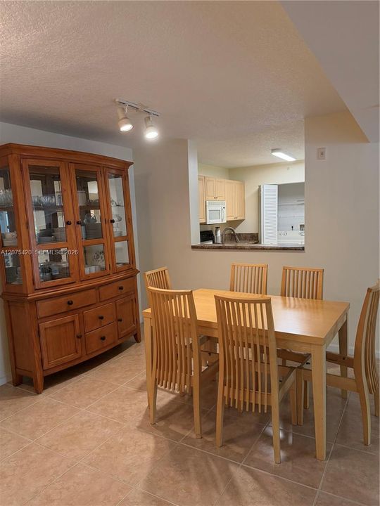 En Venta: $315,000 (2 camas, 2 baños, 1078 Pies cuadrados)