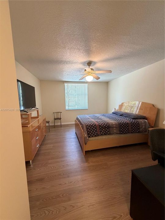 En Venta: $315,000 (2 camas, 2 baños, 1078 Pies cuadrados)