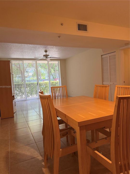 En Venta: $315,000 (2 camas, 2 baños, 1078 Pies cuadrados)