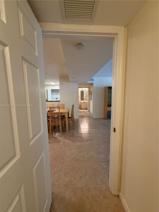 En Venta: $315,000 (2 camas, 2 baños, 1078 Pies cuadrados)