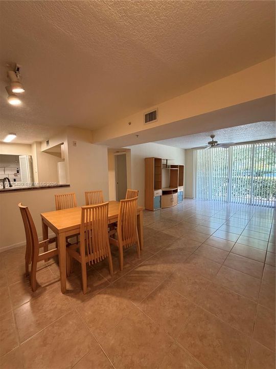 En Venta: $315,000 (2 camas, 2 baños, 1078 Pies cuadrados)
